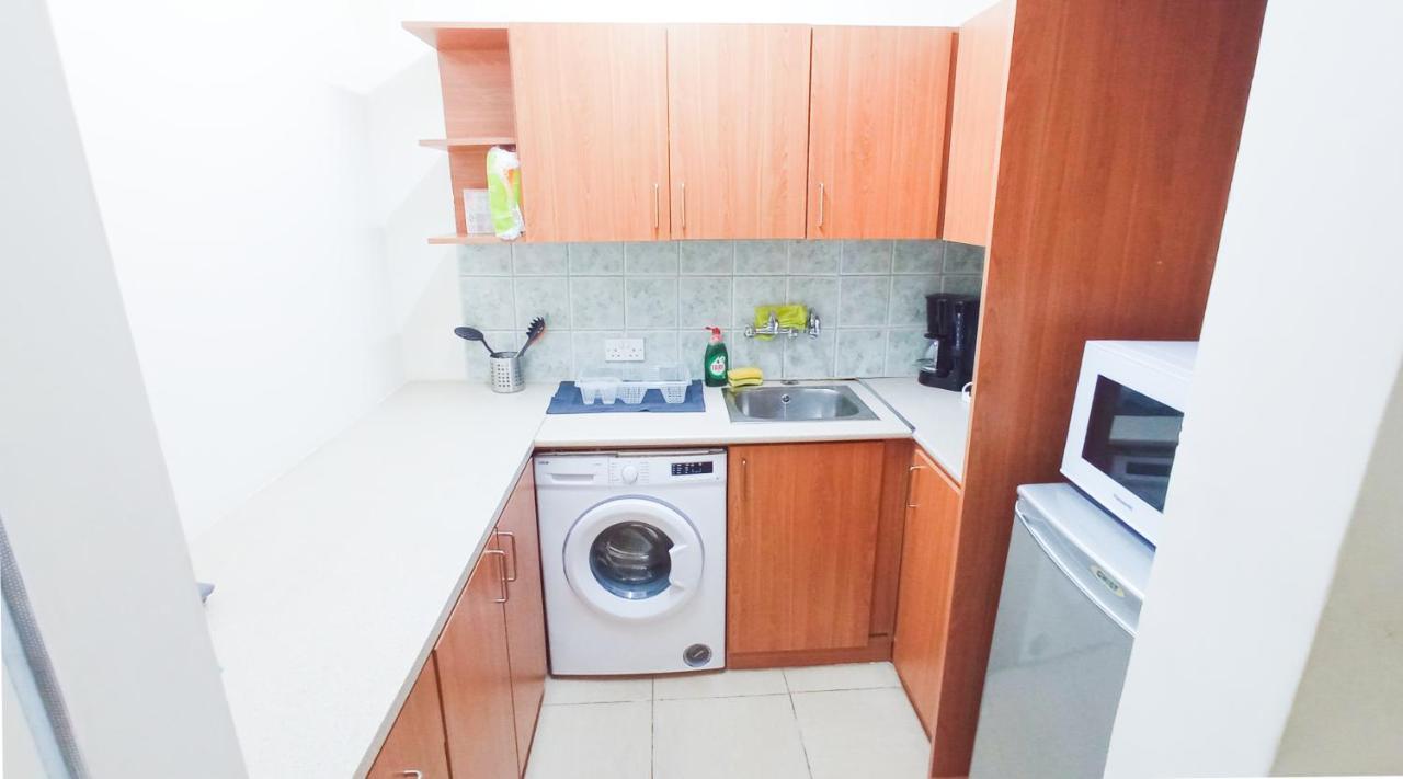 1A Beach & Business Apartment In The City Center! Larnaca Ngoại thất bức ảnh