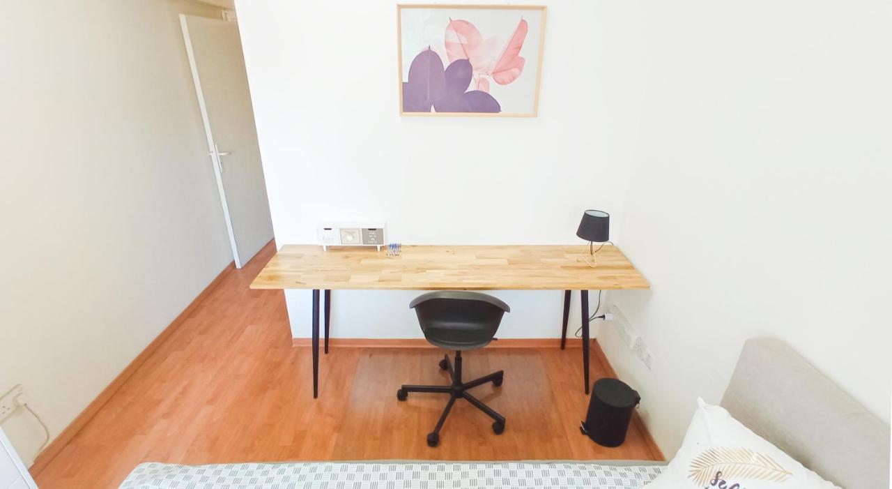 1A Beach & Business Apartment In The City Center! Larnaca Ngoại thất bức ảnh