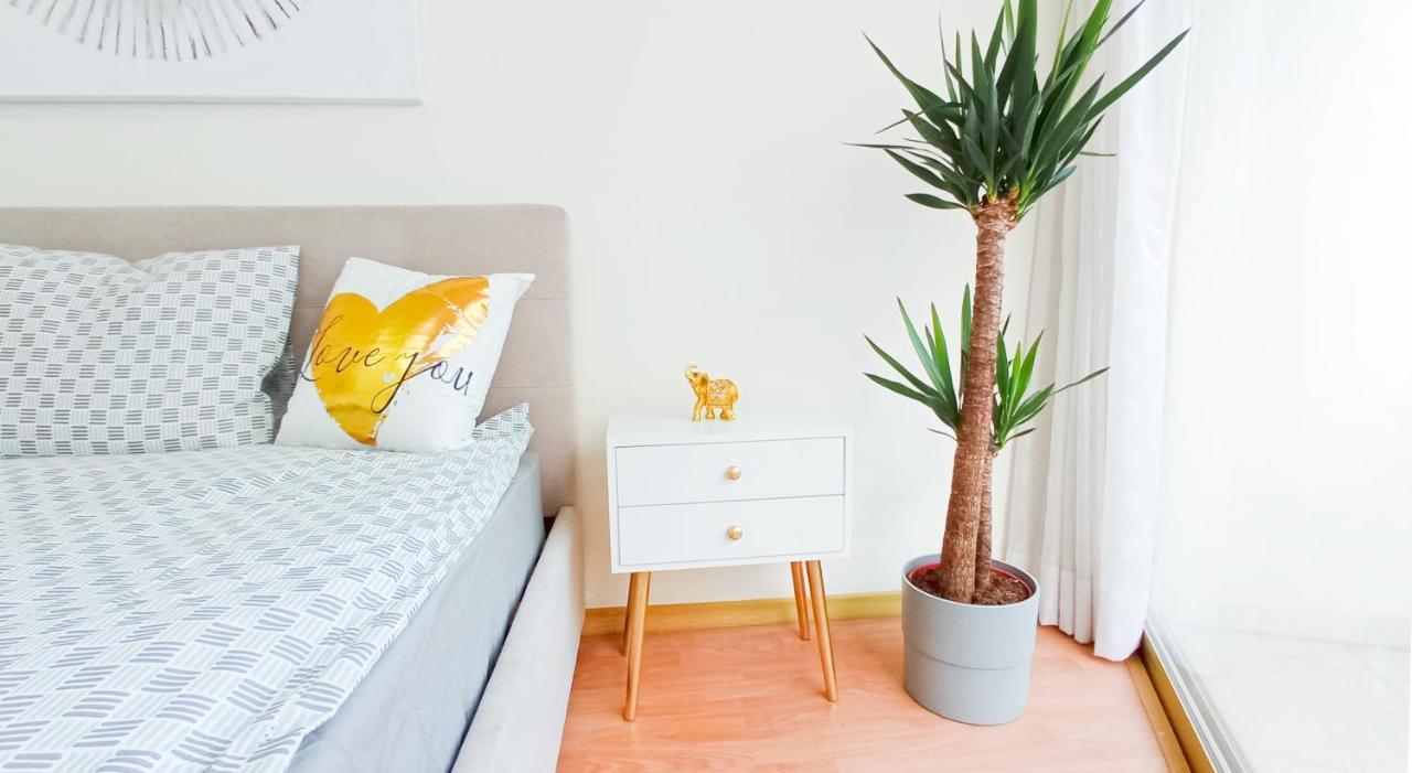 1A Beach & Business Apartment In The City Center! Larnaca Ngoại thất bức ảnh