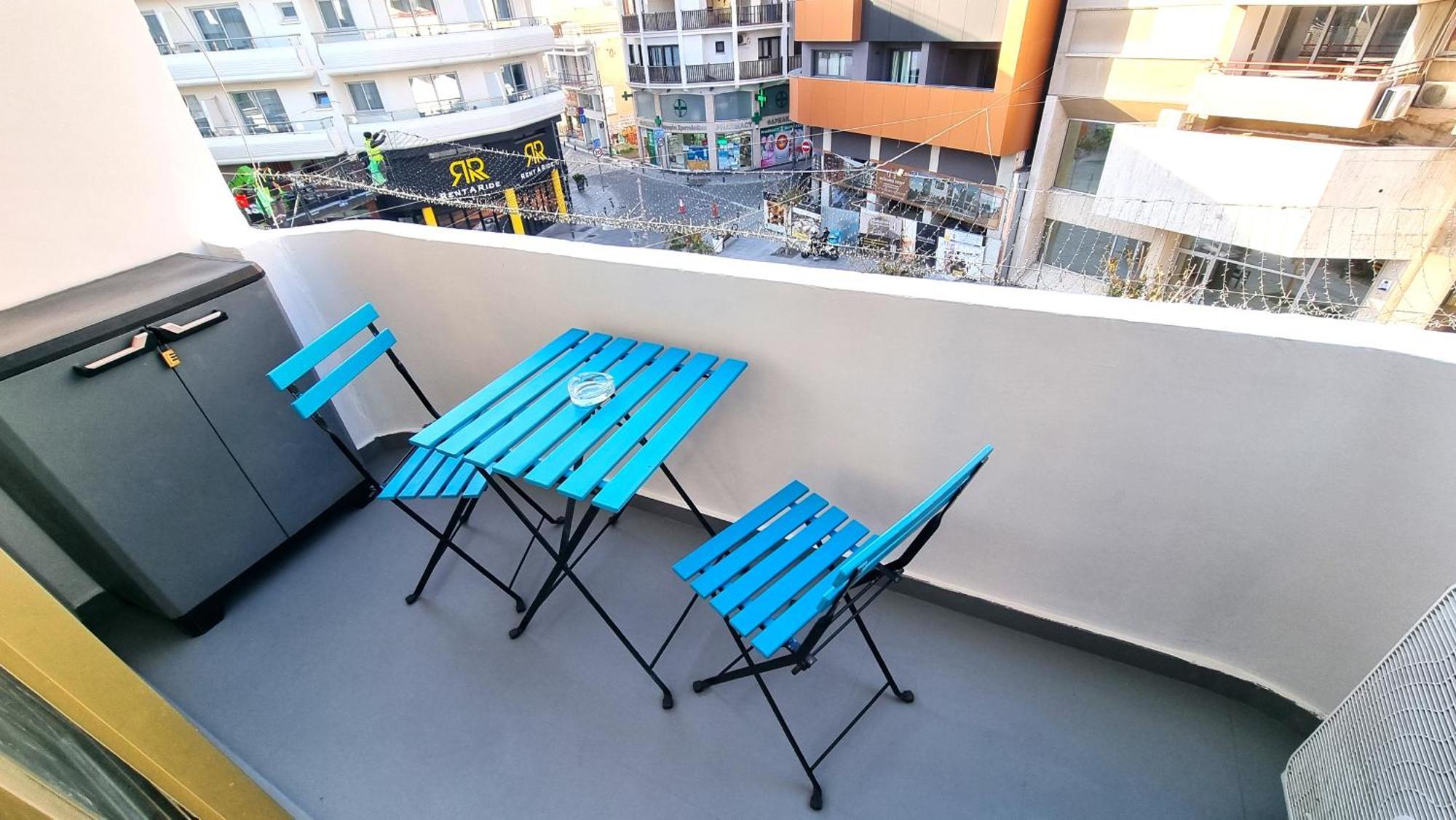 1A Beach & Business Apartment In The City Center! Larnaca Ngoại thất bức ảnh